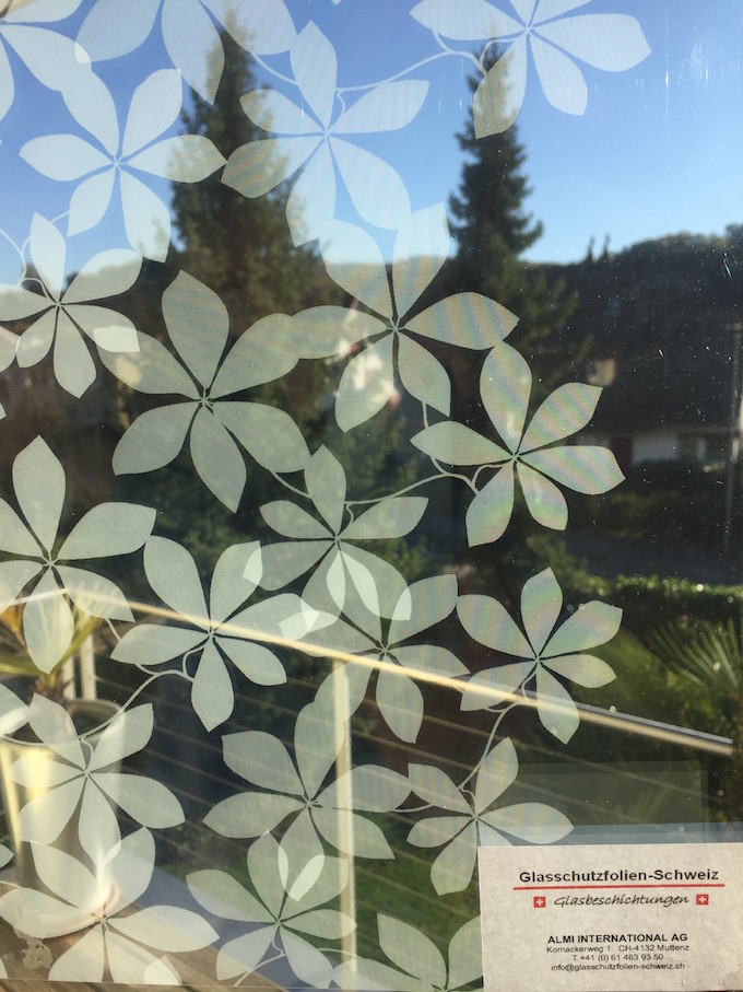 Floris: Blumenmuster mit diversen, matten Formen – Bild 2